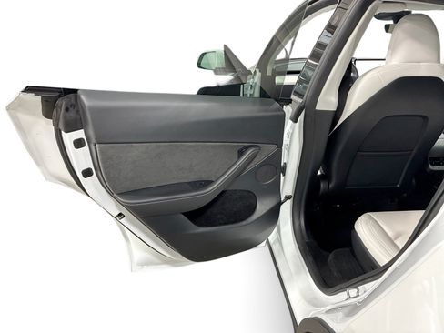 Certified 2023 Tesla Model Y Long Range AWD/4WD image 10