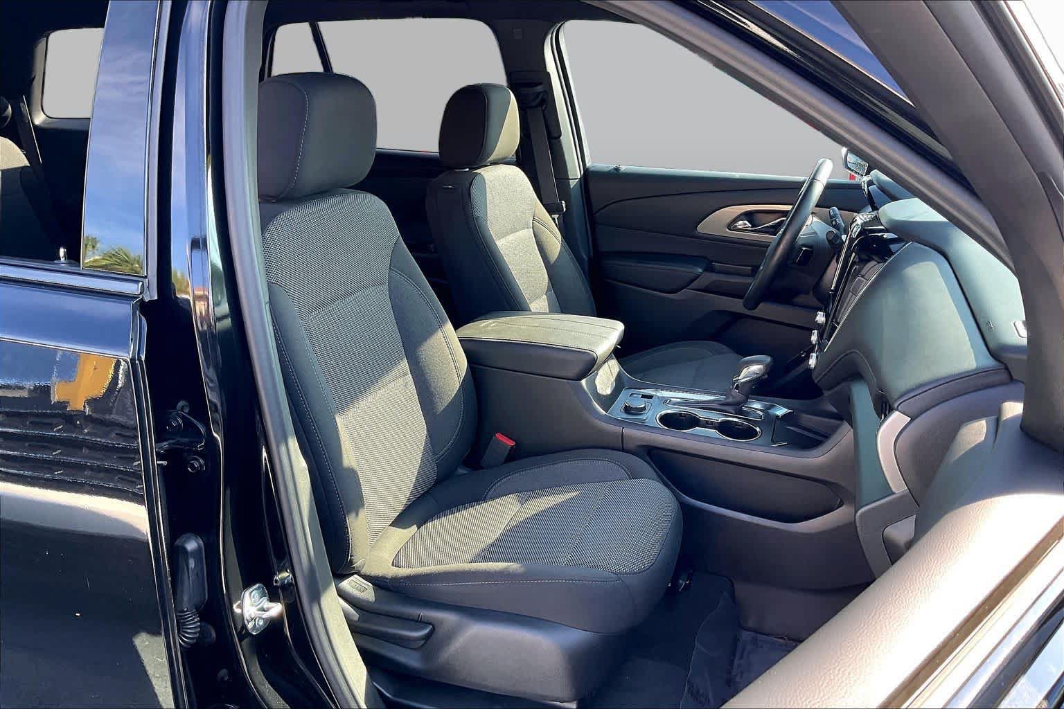 Used 2023 Chevrolet Traverse LT FWD image 8