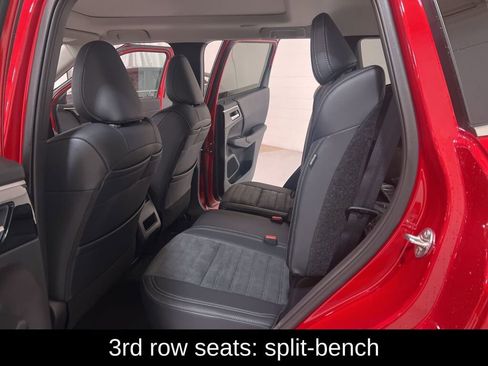 New 2025 Mitsubishi Outlander SE image 11