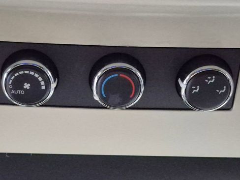 Used 2009 Chrysler Town & Country Touring image 23