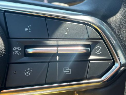 Used 2025 Chevrolet Traverse LT FWD image 6