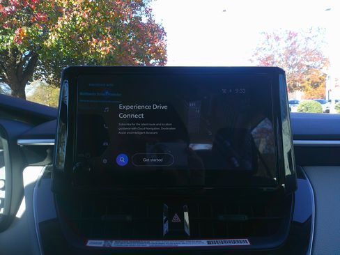 Used 2025 Toyota Corolla LE image 23