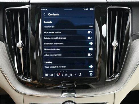 Used 2023 Volvo XC60 B5 Ultimate w/ Climate Package image 17