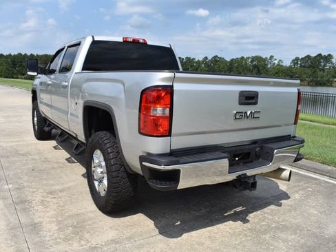 Used 2018 GMC Sierra 2500 SLE w/ Suspension Package, Off-Road AWD/4WD image 8