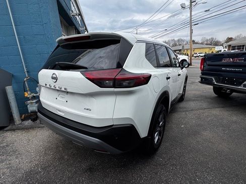 Used 2023 Nissan Rogue S AWD/4WD image 6