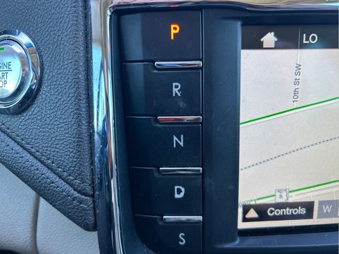 Used 2019 Lincoln Continental Reserve FWD image 32