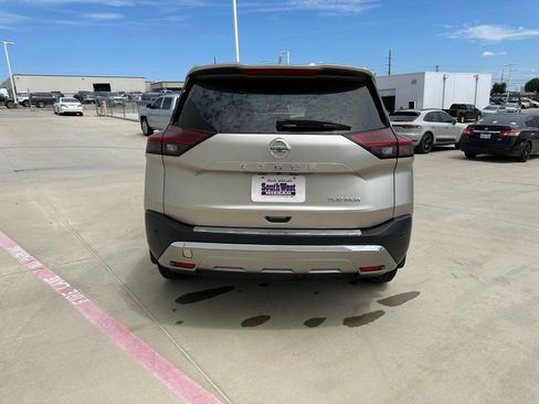 Used 2021 Nissan Rogue Platinum FWD image 7
