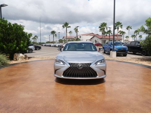Used 2025 Lexus ES 300h w/ Premium Package image 6