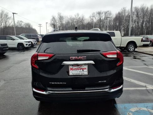 Used 2024 GMC Terrain SLT w/ Infotainment Package II AWD/4WD image 3