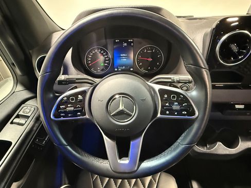Used 2024 Mercedes-Benz Sprinter 2500 image 21