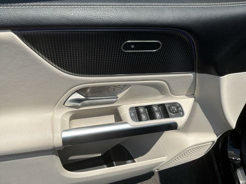 Used 2022 Mercedes-Benz GLB 250 4MATIC image 15