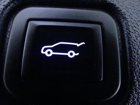 Used 2025 Chevrolet Blazer EV LT AWD/4WD image 31