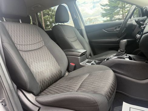 Used 2017 Nissan Rogue SV w/ Midnight Edition Package image 11