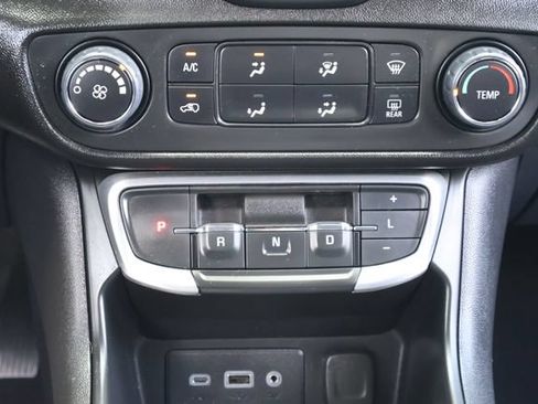 Used 2023 GMC Terrain SLE FWD image 19