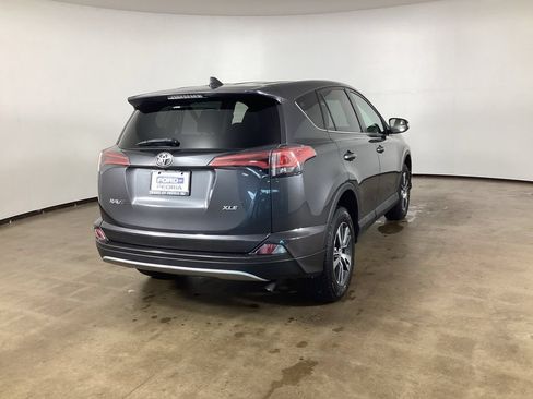 Used 2018 Toyota RAV4 XLE FWD image 5