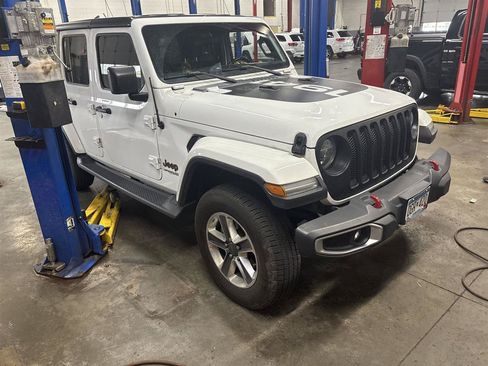 Used 2018 Jeep Wrangler Unlimited Sahara w/ Cold Weather Group AWD/4WD image 3