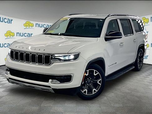 Used 2024 Jeep Wagoneer L Series III w/ Flexible Seating Group AWD/4WD image 3