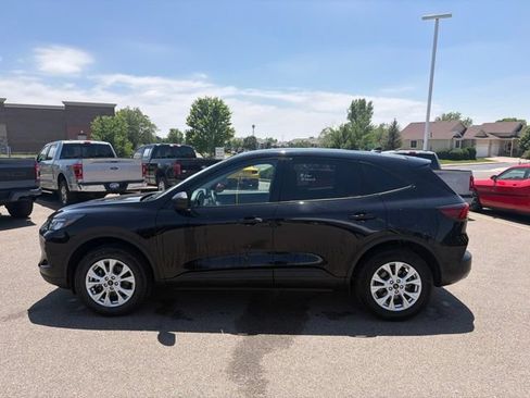 Used 2025 Ford Escape Active AWD/4WD image 2
