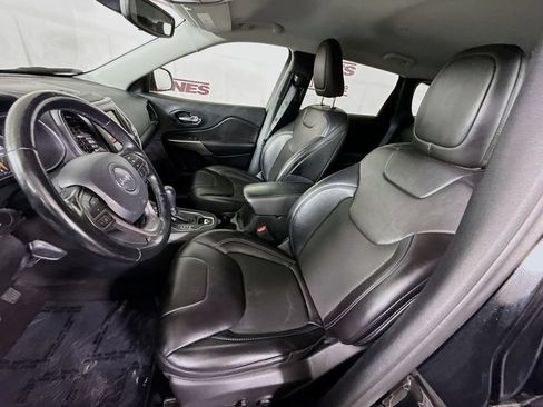 Used 2021 Jeep Cherokee Latitude Plus AWD/4WD image 25