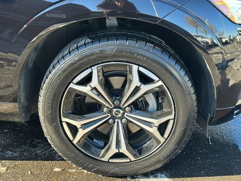 Used 2022 Volvo XC60 B5 Momentum w/ Climate Package image 11