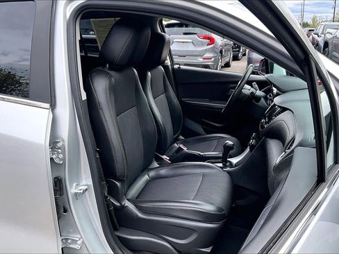 Used 2020 Chevrolet Trax LT w/ LT Convenience Package AWD/4WD image 8