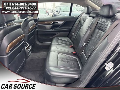 Used 2018 BMW 750i xDrive image 36