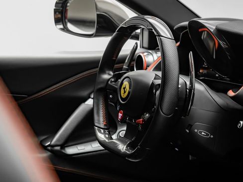 Used 2019 Ferrari 812 Superfast RWD image 18