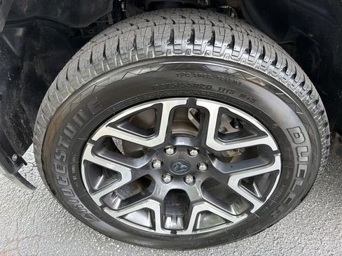 Used 2025 RAM 1500 Laramie AWD/4WD image 11