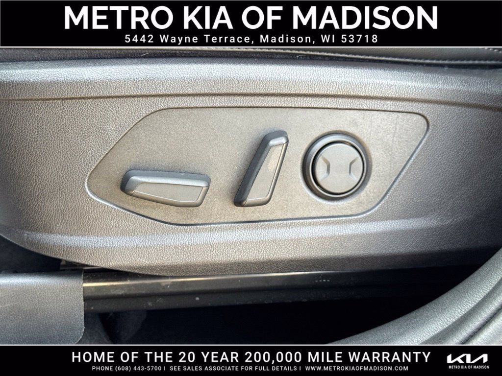 Used 2021 Kia Sorento S w/ Panoramic Sunroof Package AWD/4WD image 17