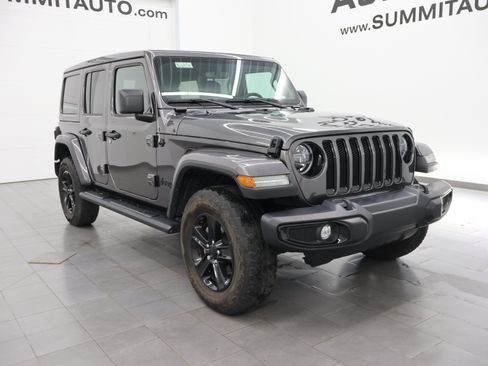 Used 2022 Jeep Wrangler Unlimited Sahara AWD/4WD image 2