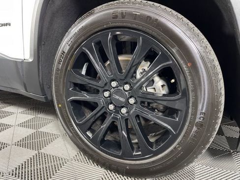 Used 2023 GMC Acadia SLT w/ Elevation Edition image 15