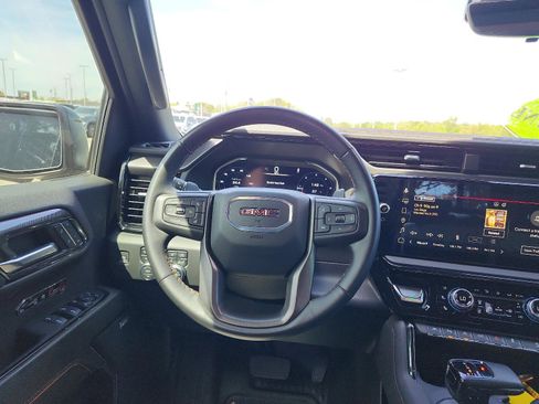 Used 2024 GMC Sierra 1500 AT4 w/ Technology Package AWD/4WD image 17