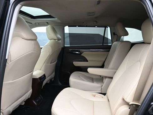 Used 2022 Toyota Highlander Limited AWD/4WD image 21