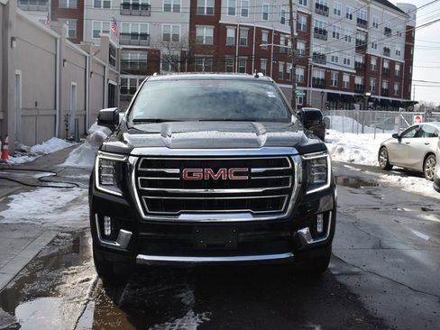 Used 2024 GMC Yukon XL SLT w/ SLT Premium Package image 3