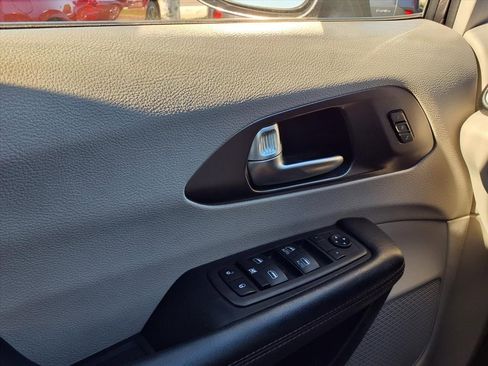 Used 2020 Chrysler Pacifica Touring-L Plus image 20