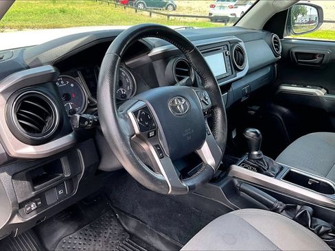 Used 2018 Toyota Tacoma SR5 AWD/4WD image 13