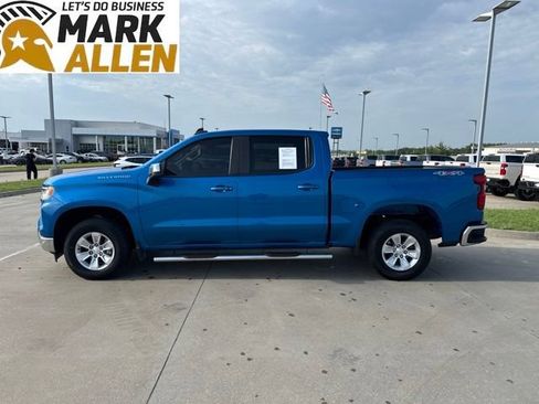 Used 2022 Chevrolet Silverado 1500 LT AWD/4WD image 3