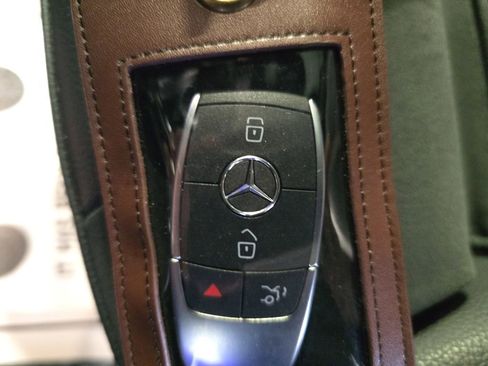 Certified 2022 Mercedes-Benz GLC 43 AMG 4MATIC image 38