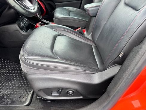 Used 2016 Jeep Renegade Trailhawk w/ Premium Trailhawk Package AWD/4WD image 14