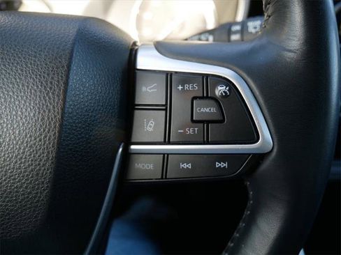 Certified 2022 Toyota Highlander XLE image 24