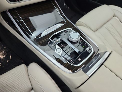 Used 2024 BMW X7 xDrive40i w/ M Sport Package AWD/4WD image 13