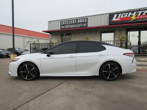 Used 2019 Toyota Camry XSE image 2