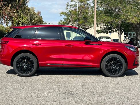 New 2025 Lincoln Corsair AWD w/ Equipment Group 101A image 4