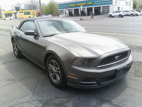 Used 2014 Ford Mustang Premium RWD image 8