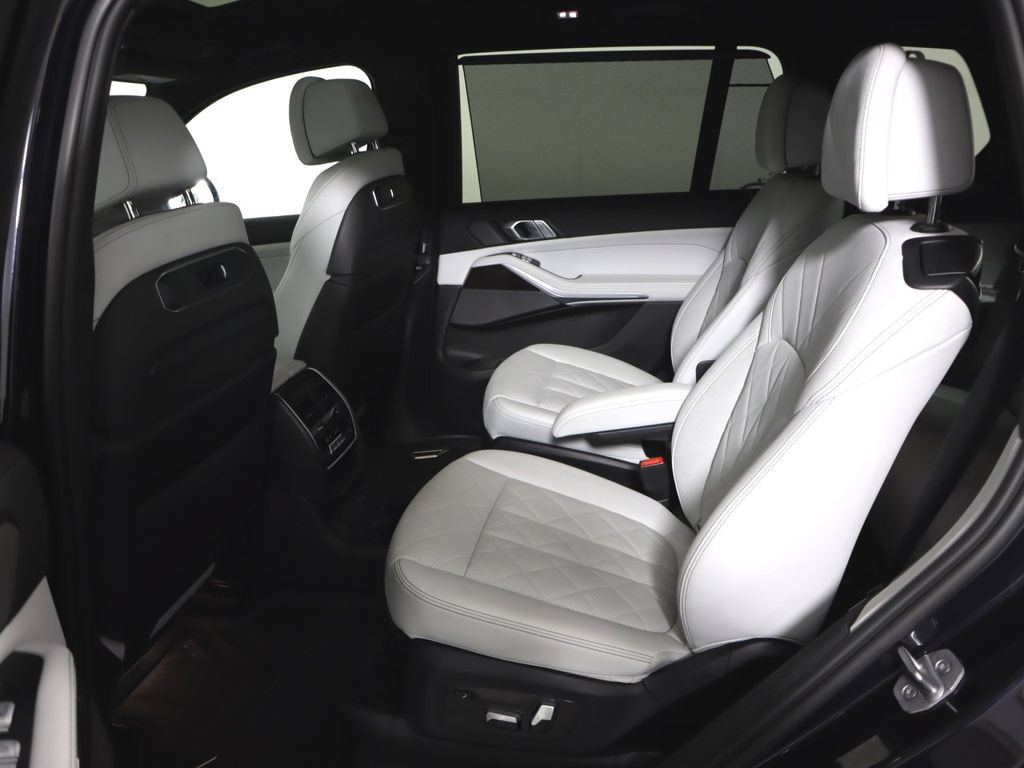 Used 2023 BMW X7 xDrive40i w/ M Sport Package AWD/4WD image 27