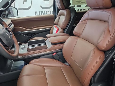 New 2026 Lincoln Navigator Reserve AWD/4WD image 13