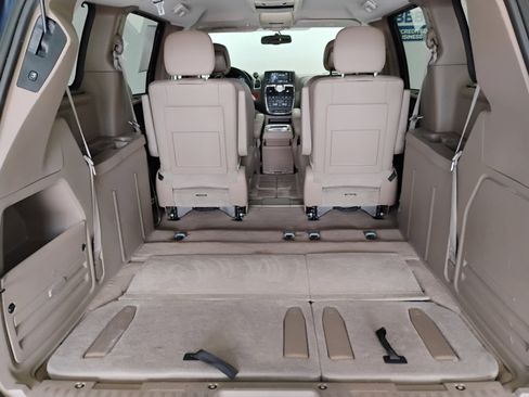 Used 2016 Chrysler Town & Country Touring image 43