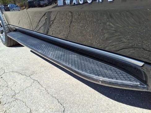 Used 2024 Jeep Wagoneer L Series III w/ Flexible Seating Group AWD/4WD image 10