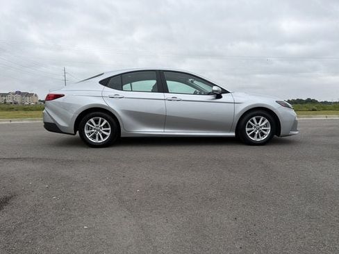 Used 2025 Toyota Camry LE FWD image 6