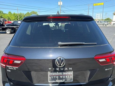 Used 2022 Volkswagen Tiguan SE AWD/4WD image 28